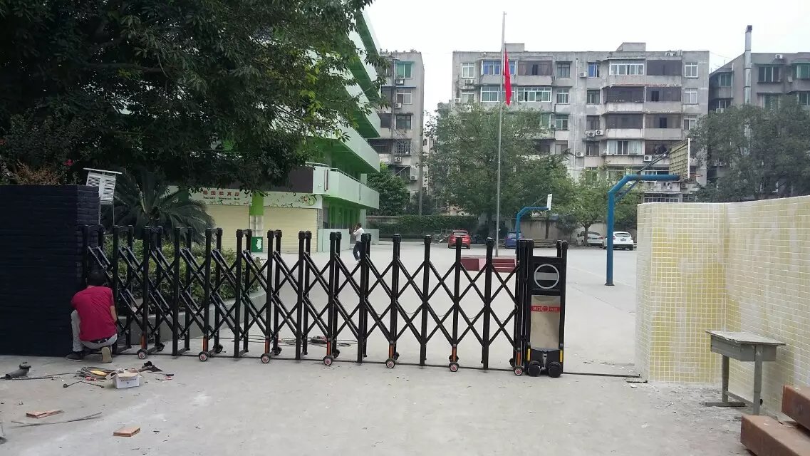 重庆北碚区重庆北碚区深圳市伸缩门